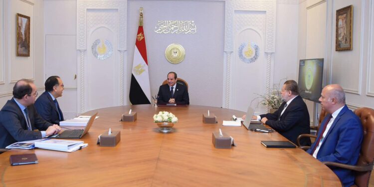 بالصور.. الرئيس السيسي يطلع على جهود الحكومة لتعزيز احتياطات الدولة من النقد الأجنبي