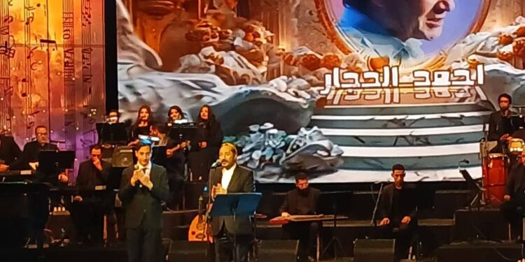 مشاعر الحجار ورحيم في المسرح الكبير الإصطناعي