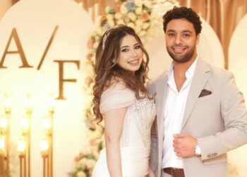 تامر حسني يبارك خطوبة أحمد جمال وفرح الموجي: عايزين تخلفولنا كورال في الأوبرا