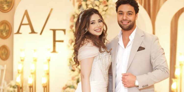 تامر حسني يبارك خطوبة أحمد جمال وفرح الموجي: عايزين تخلفولنا كورال في الأوبرا