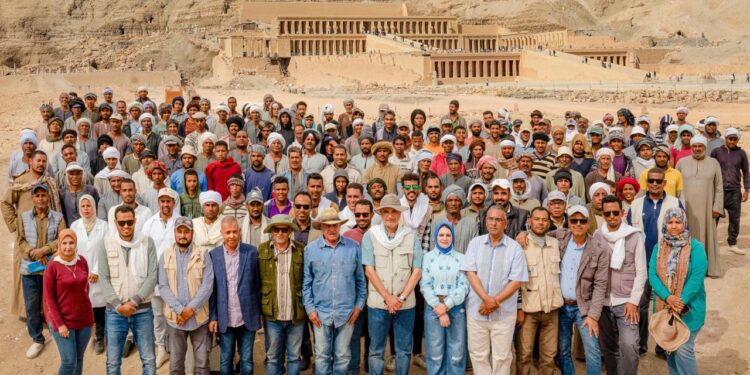 حواس يعلن الكشف عن بقايا معبد الوادي للملكة حتشبسوت الاقصر من ماهر بدر