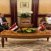 وزير الخارجية يؤكد لنظيره العماني الأهمية التي توليها مصر لتطوير وتعزيز علاقاتها مع سلطنة عُمان