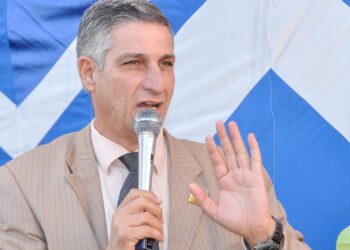 كمال عبدالقادر قيادة تربوية تستحق التقدير يا وزير التعليم