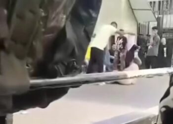 الفنانة صحراء صلاح الدين تنقل لكم بدموعها: من يرحم هذه المسنة من بلطجى يضربها امام الجميع!