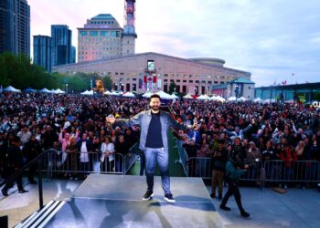 حمادة هلال يشعل أجواء كندا بحضور جماهيري فاق 30 ألف متفرج