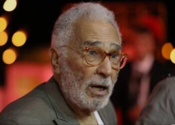 نجل عبدالرحمن أبو زهرة: والدي لم يصب بمرض آلزهايمر ويرفض الحديث عن الفن