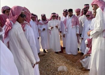 الأديب الكبير احمد السمارى يبكى بكلمات من الدموع: مات آخر الأعمام ..