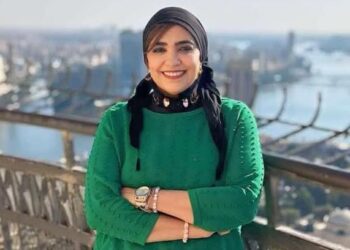 امانى فارس تندهش معكم وتسأل: معقول بتعلم اولادنا اصول الاقتصاد والبنوك وشايله فلوسها تحت السرير!