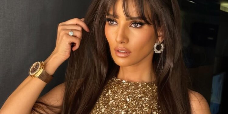 زينة تظهر بـ “نيولوك” جديد في أحدث أفلامها