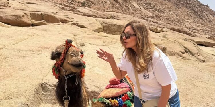 بالصور .. ليلى علوى تكتب لكم عن رحلتها لسيناء وعلاقتها بالشجرة المعلقة