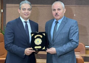 الإذاعى ياسر المطعنى يفكر معكم ويسأل: ماذا لو إحترمنا العلم ؟!