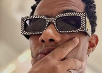 الفنان عبدالله الكاتب يقرأ لكم أزمة رمضان: أغنيته أغضبت عائلة مصرية شهيرة