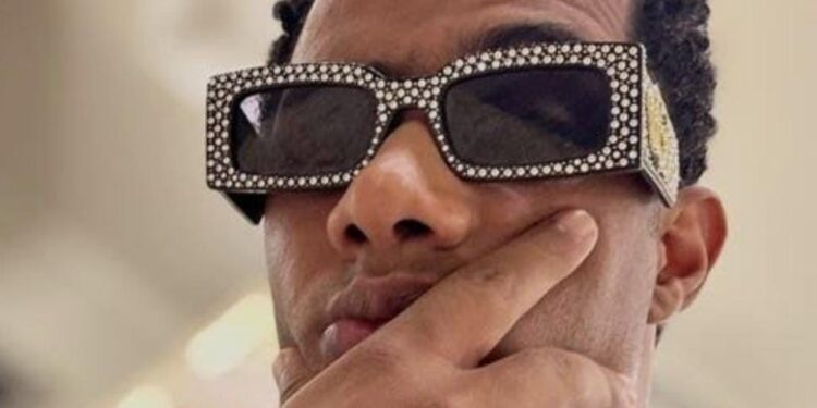 الفنان عبدالله الكاتب يقرأ لكم أزمة رمضان: أغنيته أغضبت عائلة مصرية شهيرة