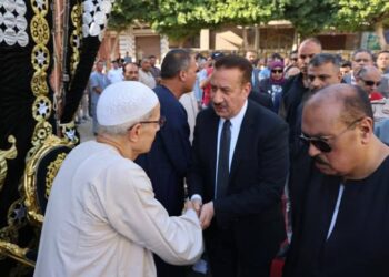 محافظ المنوفية يتلقى واجب العزاء في شهداء حادث الإقليمي بكفر السنابسة بمنوف ويقدم خالص تعازيه لأسر المتوفين