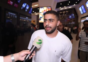 ضهري وسندي بالدّنيا … نجل أحمد السّقّا يدعمه في العرض الخاصّ لفيلم “أحمد وأحمد”