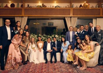 ظهور نادر للزعيم عادل امام