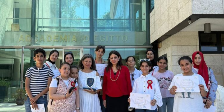 رانيا يحيى تكرم طلاب الورشة المسرحية بالأ أكاديمية المصرية للفنون بروما تحت إشراف سلوى محمد على