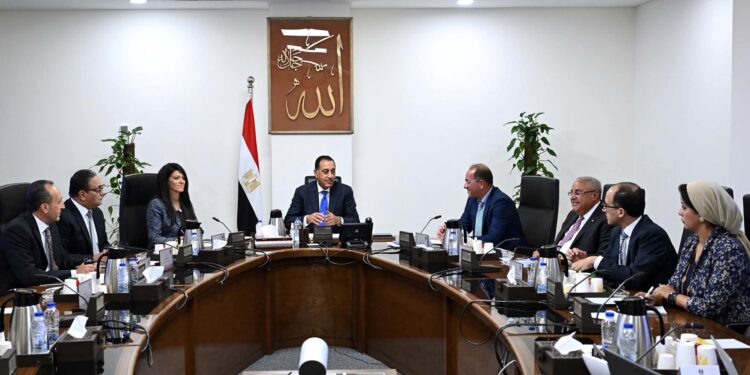 رئيس الوزراء يتابع آليات تنفيذ قانون تنظيم بعض الأحكام الخاصة بملكية الدولة