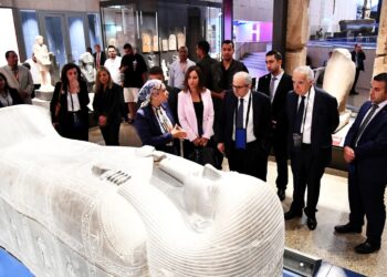 رئيس مجلس الوزراء اللبناني والوفد المرافق له يزور المتحف المصري الكبير