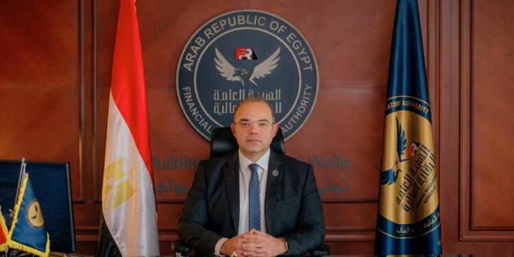 رئيس هيئة الرقابة المالية: 75 ألف جنيه لأسر ضحايا حادث قطار مطروح