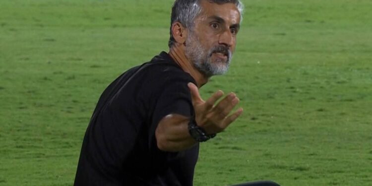 رسميا.. رحيل ريبيرو وجهازه المعاون عن الأهلي