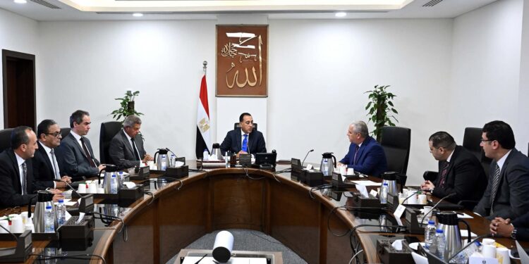 رئيس الوزراء يتابع تنفيذ توجيهات فخامة الرئيس بوضع خارطة طريق تطوير منظومة الإعلام المصري