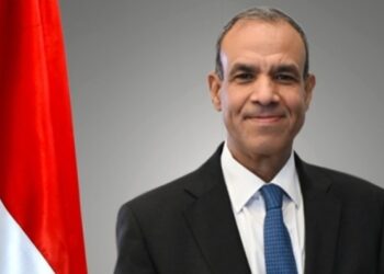 وزير الخارجية والهجرة يتوجه إلى جدة