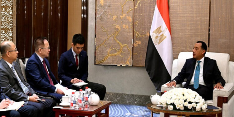 على هامش مشاركته فى قمة “منظمة شنغهاى”: رئيس الوزراء يلتقى رئيس مجلس إدارة شركة “تيدا” الصينية القابضة