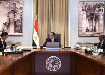 رئيس الوزراء يُتابع الخطة التنفيذية للتوسع في إقامة محطات تحلية مياه البحر