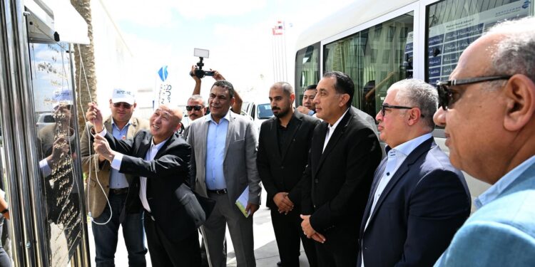 رئيس الوزراء يفتتح مصنع “هنجشينج” الصيني لتكنولوجيا المنسوجات باستثمارات قيمتها 70 مليون دولار