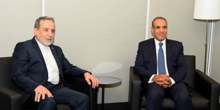 وزير الخارجية يلتقي مع نظيره الإيراني على هامش أعمال الجمعية العامة للأمم المتحدة