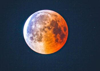 *الأحد: خسوف كلي للقمر مشاهد في السعودية*