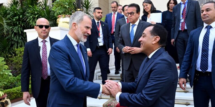 رئيس الوزراء يستقبل ملك أسبانيا بمقر الحكومة