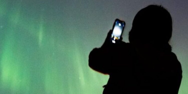 فلكية جدة.. *فصل الخريف قد يبدأ بعاصفة شمسية*