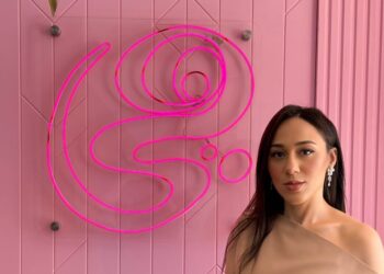 “برنامج تجربتي على قناة هي الفضائية: مناقشة شاملة لقضايا المجتمع والأسرة”