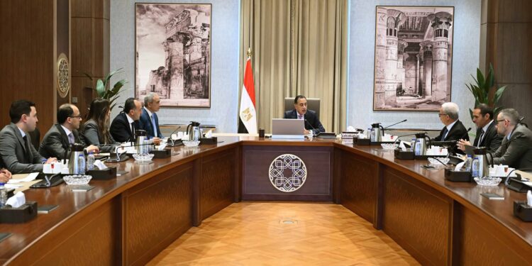 رئيس الوزراء: مؤشرات أداء الاقتصاد المصري تسير بصورة إيجابية