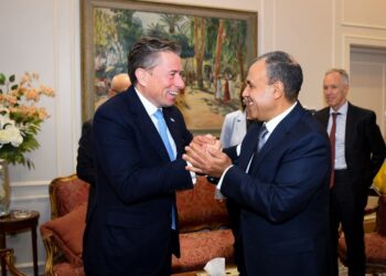 وزير الخارجية يستقبل وكيل الأمين العام للشئون الإنسانية