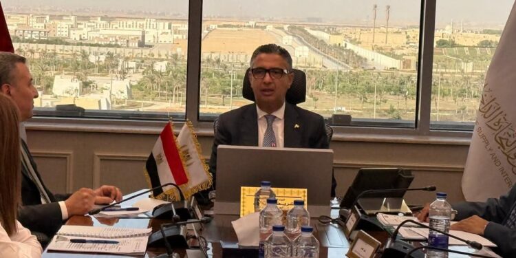 وزير التموين يتابع من غرفة العمليات المركزية استقرار الأسواق وتوافر السلع بعد تطبيق الأسعار الجديدة للمنتجات البترولية