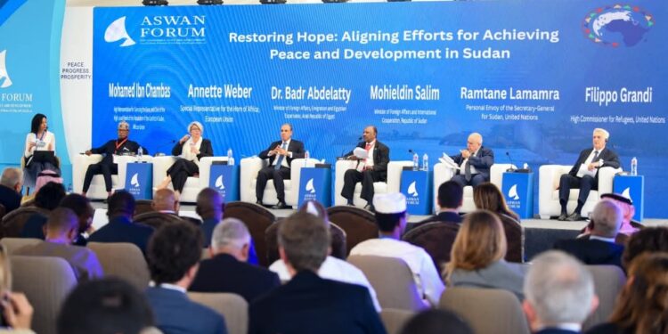وزير الخارجية يشارك في جلسة حول جهود تحقيق السلام والتنمية في السودان خلال منتدى أسوان