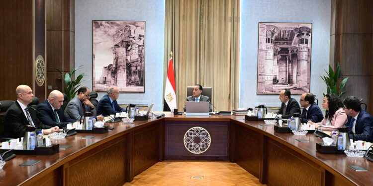 رئيس الوزراء يتابع جهود إزالة تعديات نهر النيل في إطار “المشروع القومي لضبط النيل”