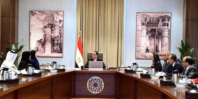 رئيس الوزراء يلتقي وزيرة الدولة للتعاون الدولي بوزارة الخارجية القطرية والوفد المرافق لها