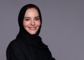 التعليم في عصر الذكاء الاصطناعي: التحديات والفرص في عالم البلاستيك الرقمي