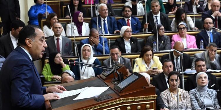 مدبولى يلقي بيان الحكومة لبحث اعتراض رئيس الجمهورية على عددٍ من مواد مشروع قانون الإجراءات الجنائية