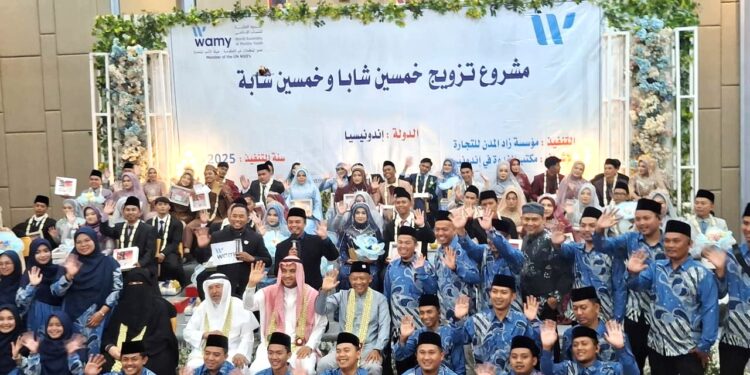 *الندوة العالمية في إندونيسيا تحتفل بـ ٥٠ شابًا وشابة في مشروع الزواج الجماعي*