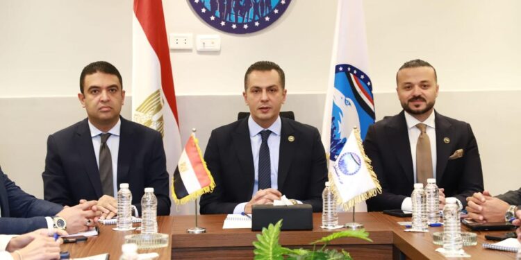 نائب رئيس الحزب والأمين العام يتفقدان غرفة العمليات المركزية لحزب مستقبل وطن لمتابعة التحضيرات لبرلمان 2025