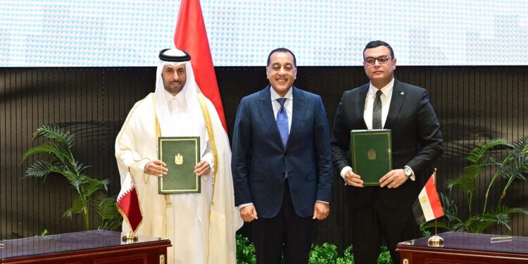 رئيس الوزراء يشهد توقيع شراكة استثمارية مصرية قطرية لتنمية منطقة علم الروم