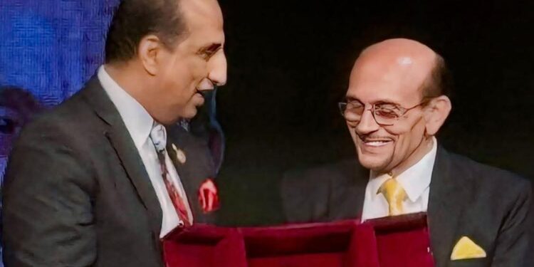 احتفاء أممي بالفنان محمد صبحي ومنحه وسام التفرد في الإبداع الثقافي وتبعية الأمم المتحدة من اتحاد المبدعين العرب
