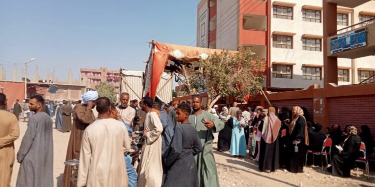 إقبال الناخبين بالأقصر على صناديق الاقتراع باليوم الثاني من انتخابات مجلس النواب