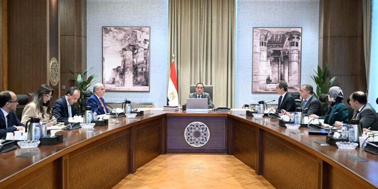 في اجتماع برئاسة رئيس الوزراء.. “الحكومة” تبحث وضع حلول جذرية للمشكلات المالية لـ”ماسبيرو” والصحف القومية