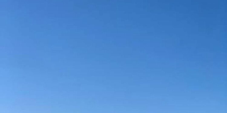 فلكية جدة…لماذا تبدو السماء أكثر زرقة وصفاءً في الشتاء